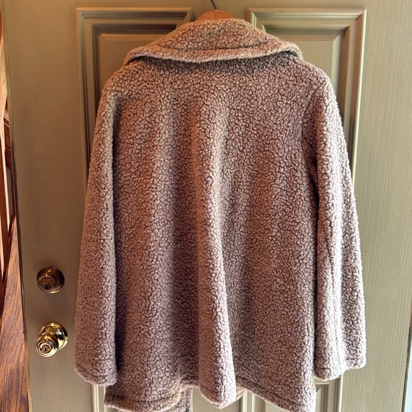 Nasty Gal oversized Sherpa like wool jacket made in Italy black polyester lined. - Picture 4 of 4